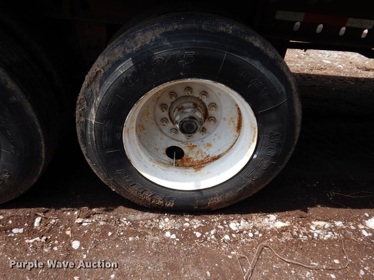 image for item IQ9521 1983 Utility FS2CH  side curtain trailer