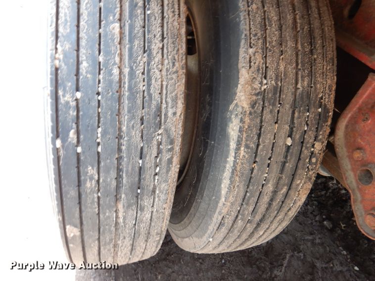 image for item IQ9521 1983 Utility FS2CH  side curtain trailer