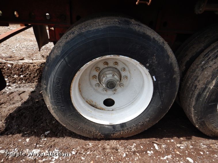 image for item IQ9521 1983 Utility FS2CH  side curtain trailer