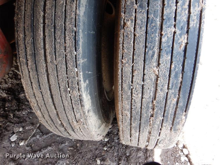 image for item IQ9521 1983 Utility FS2CH  side curtain trailer