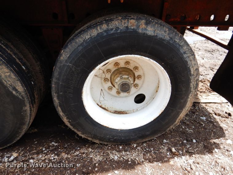 image for item IQ9521 1983 Utility FS2CH  side curtain trailer