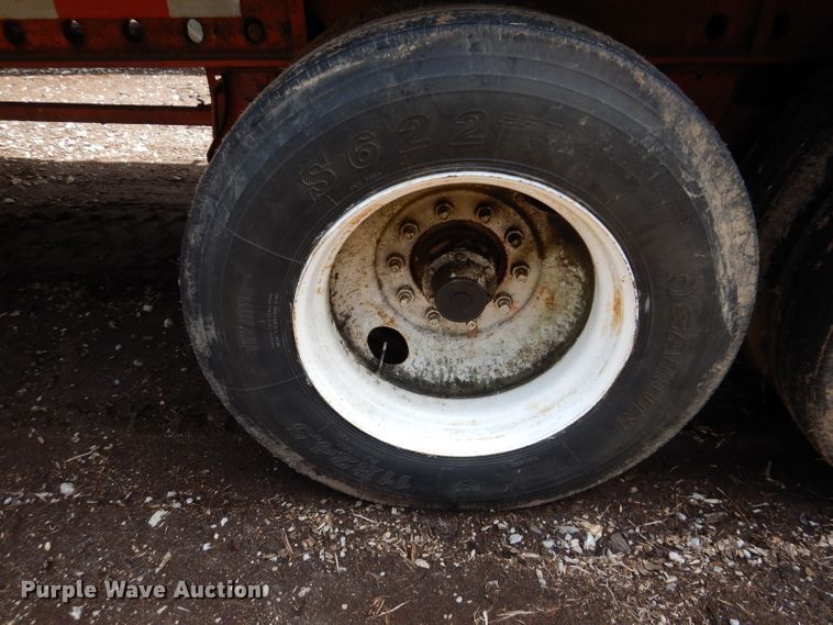 image for item IQ9521 1983 Utility FS2CH  side curtain trailer