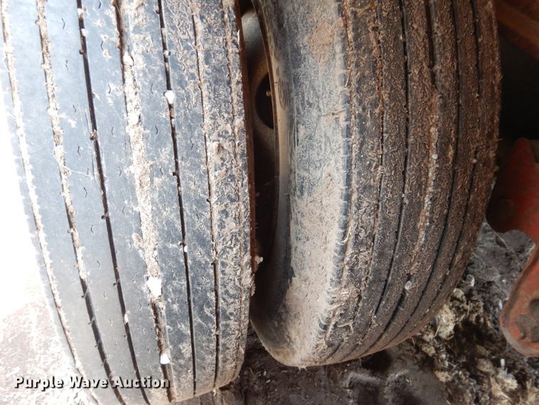 image for item IQ9521 1983 Utility FS2CH  side curtain trailer