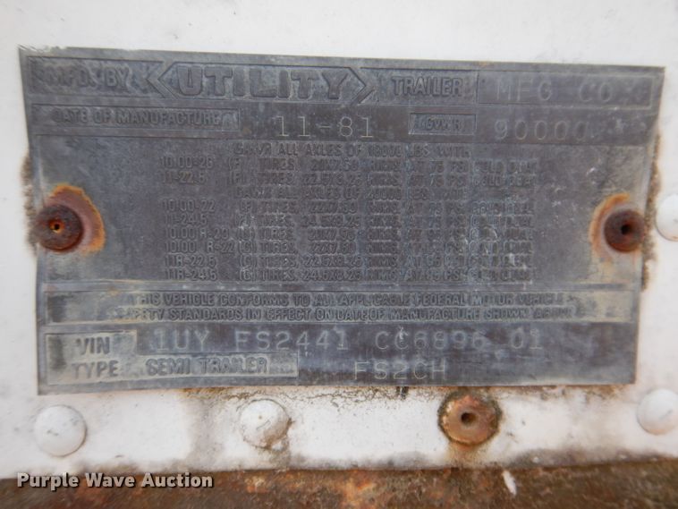 image for item IQ9521 1983 Utility FS2CH  side curtain trailer