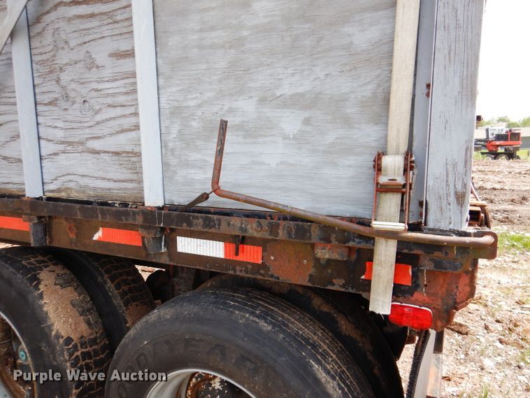 image for item IQ9522 1965 Dorsey DGT-I-204  flatbed trailer