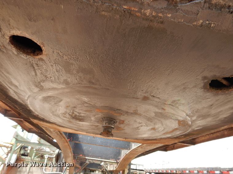 image for item IQ9524 1978 Daco log trailer