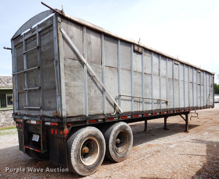 image for item IQ9525 1975 Delta  flatbed trailer