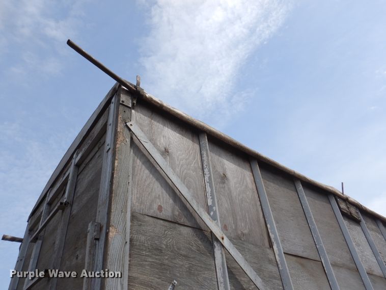 image for item IQ9525 1975 Delta  flatbed trailer