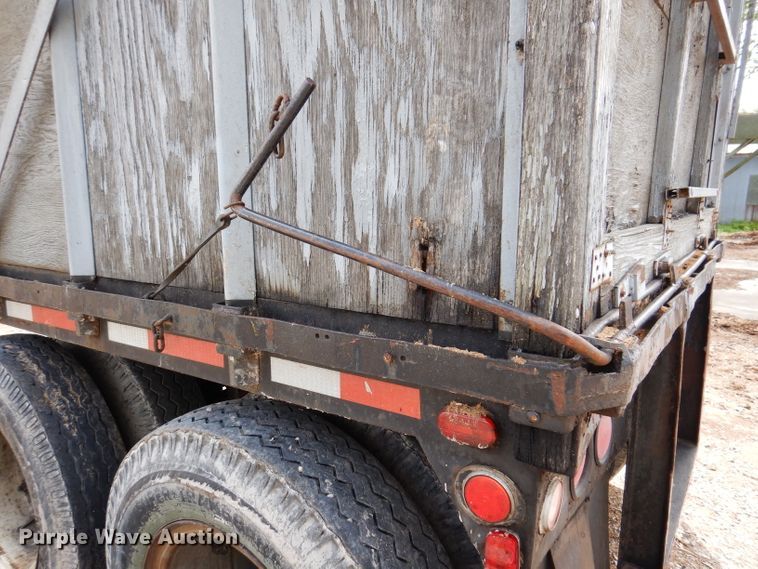 image for item IQ9525 1975 Delta  flatbed trailer