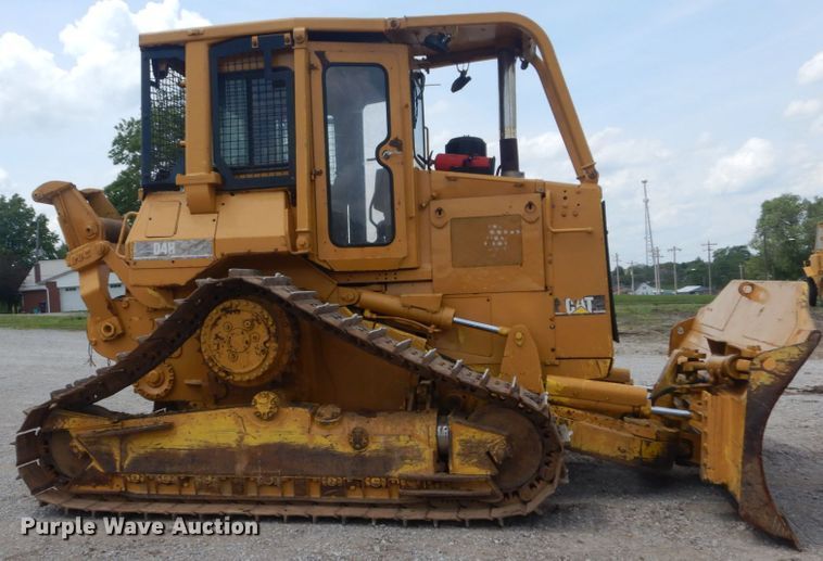 image for item IQ9526 1990 Caterpillar D4H Series II  dozer