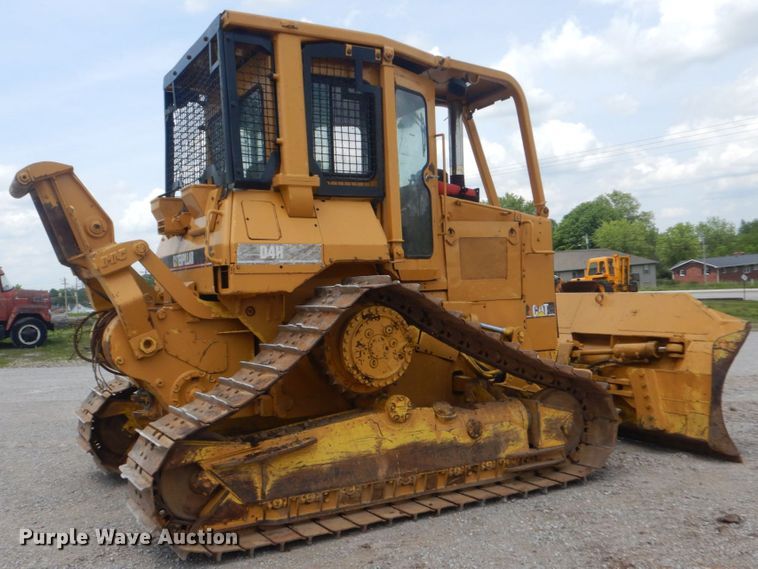 image for item IQ9526 1990 Caterpillar D4H Series II  dozer