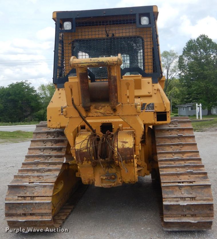 image for item IQ9526 1990 Caterpillar D4H Series II  dozer