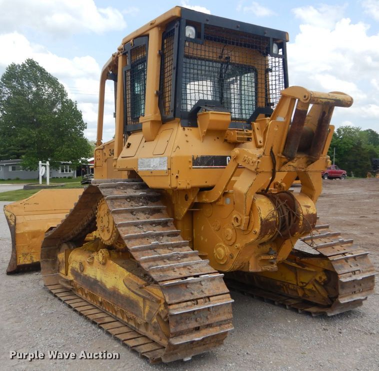 image for item IQ9526 1990 Caterpillar D4H Series II  dozer