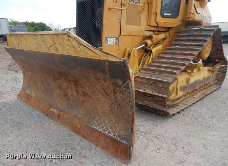 image for item IQ9526 1990 Caterpillar D4H Series II  dozer