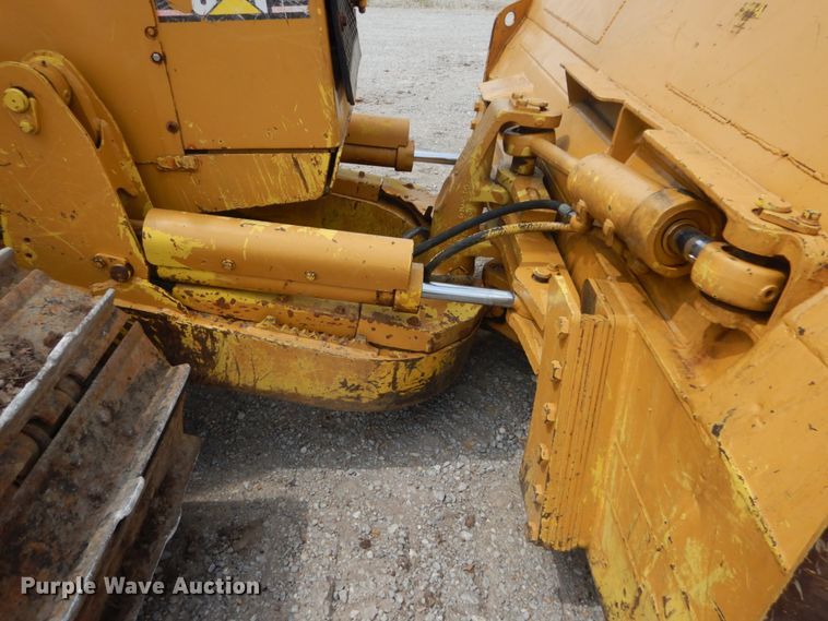 image for item IQ9526 1990 Caterpillar D4H Series II  dozer