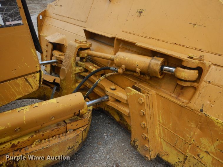 image for item IQ9526 1990 Caterpillar D4H Series II  dozer