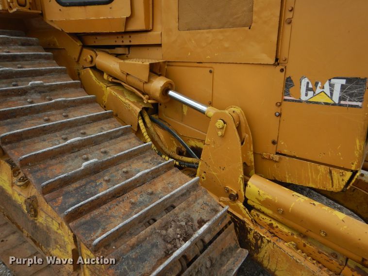 image for item IQ9526 1990 Caterpillar D4H Series II  dozer