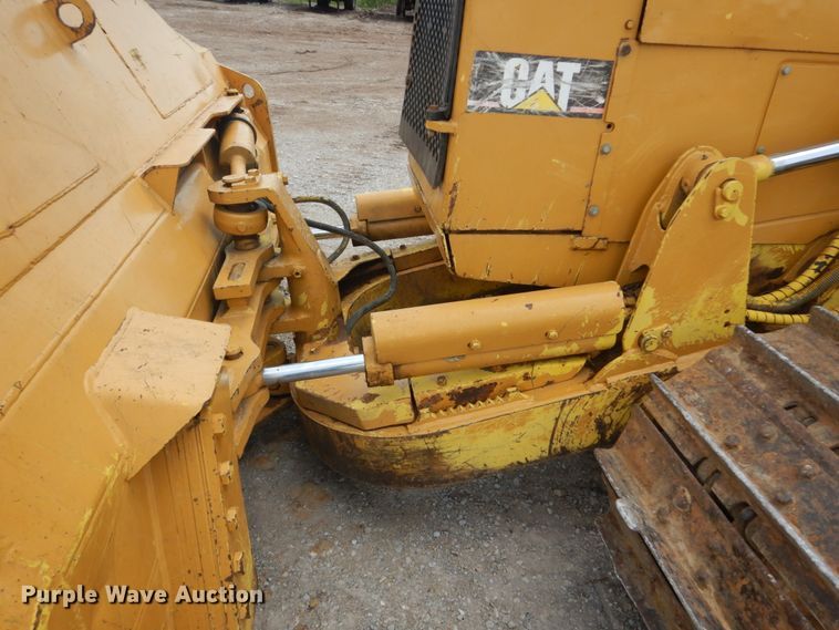 image for item IQ9526 1990 Caterpillar D4H Series II  dozer