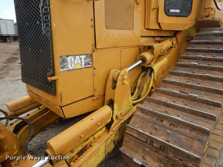 image for item IQ9526 1990 Caterpillar D4H Series II  dozer