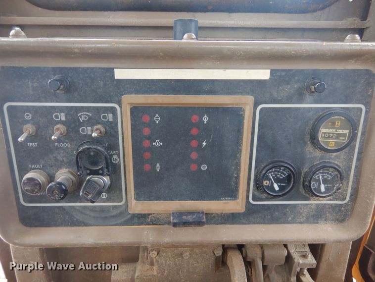 image for item IQ9526 1990 Caterpillar D4H Series II  dozer