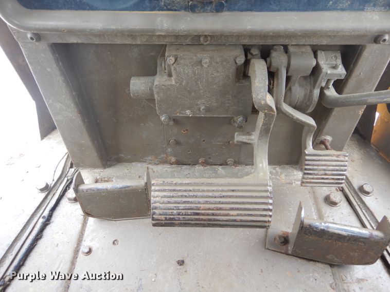 image for item IQ9526 1990 Caterpillar D4H Series II  dozer