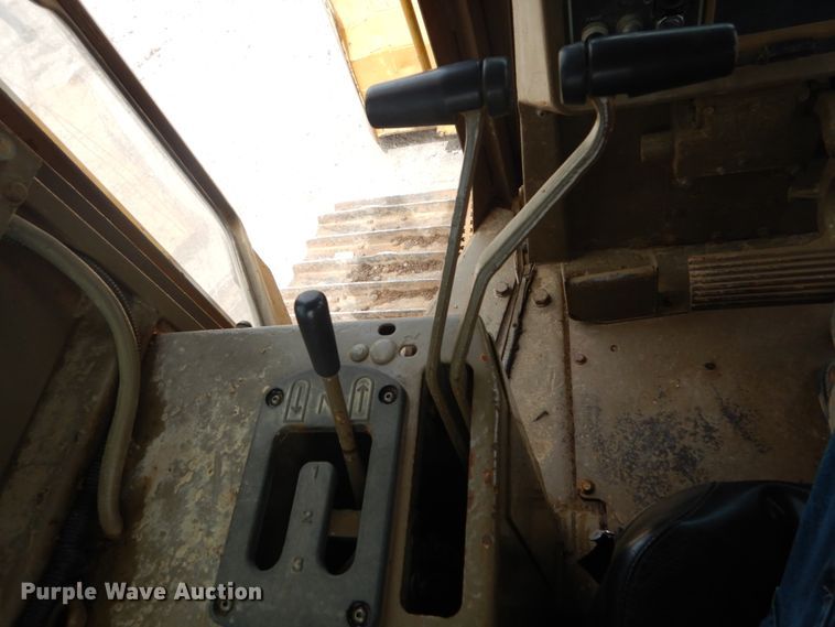 image for item IQ9526 1990 Caterpillar D4H Series II  dozer