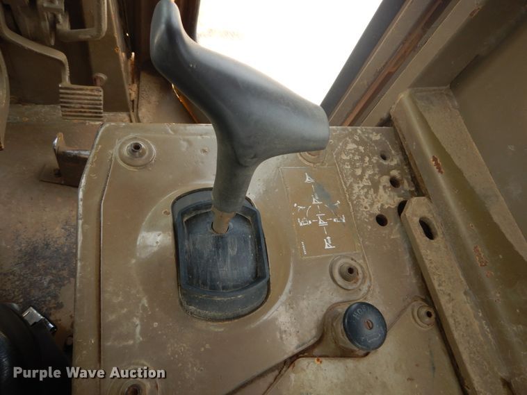 image for item IQ9526 1990 Caterpillar D4H Series II  dozer