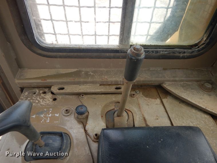 image for item IQ9526 1990 Caterpillar D4H Series II  dozer