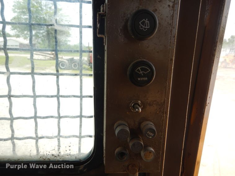 image for item IQ9526 1990 Caterpillar D4H Series II  dozer