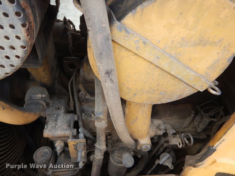 image for item IQ9526 1990 Caterpillar D4H Series II  dozer