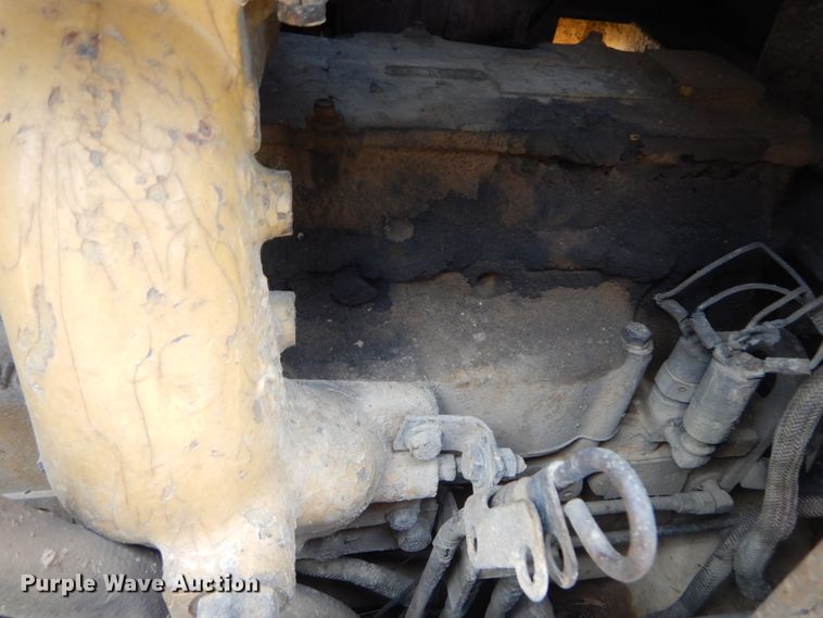 image for item IQ9526 1990 Caterpillar D4H Series II  dozer