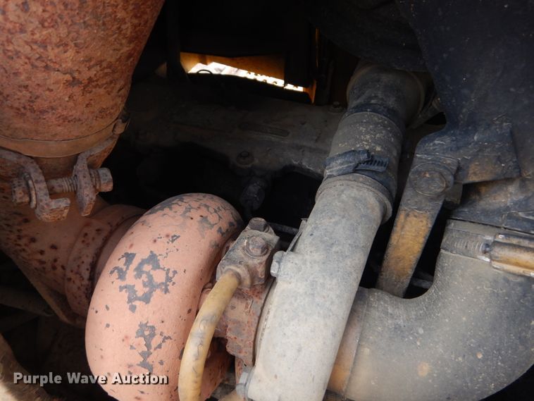 image for item IQ9526 1990 Caterpillar D4H Series II  dozer