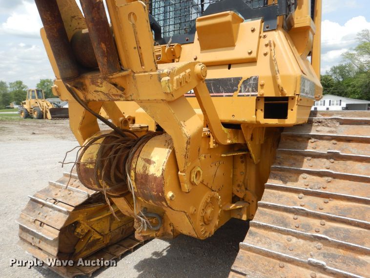 image for item IQ9526 1990 Caterpillar D4H Series II  dozer