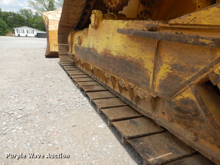 image for item IQ9526 1990 Caterpillar D4H Series II  dozer