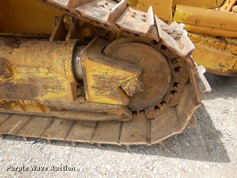 image for item IQ9526 1990 Caterpillar D4H Series II  dozer