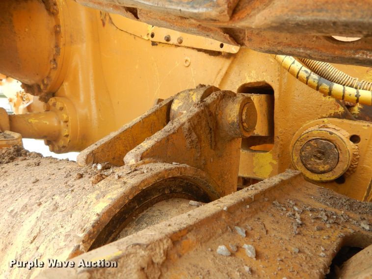 image for item IQ9526 1990 Caterpillar D4H Series II  dozer