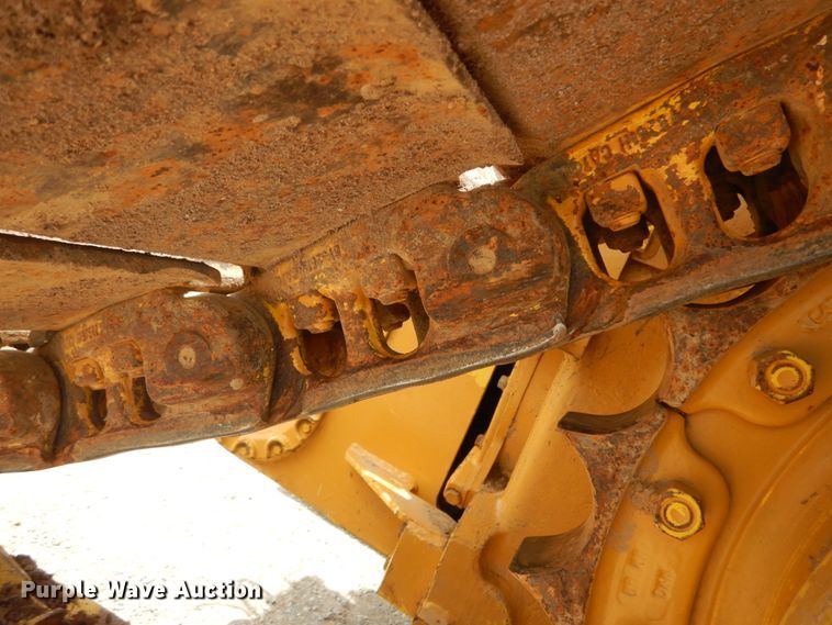 image for item IQ9526 1990 Caterpillar D4H Series II  dozer