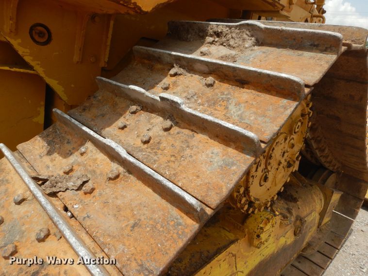 image for item IQ9526 1990 Caterpillar D4H Series II  dozer