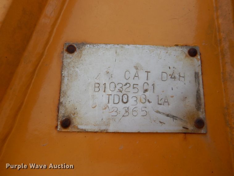 image for item IQ9526 1990 Caterpillar D4H Series II  dozer