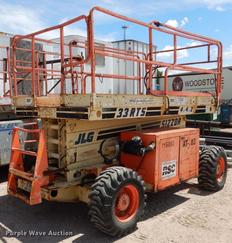 image for item IQ9547 1997 JLG 33RTS  scissor lift