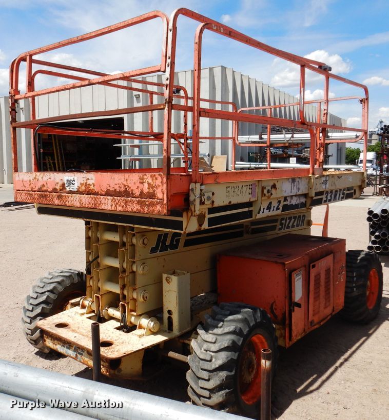 image for item IQ9547 1997 JLG 33RTS  scissor lift
