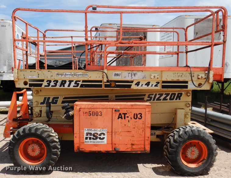 image for item IQ9547 1997 JLG 33RTS  scissor lift