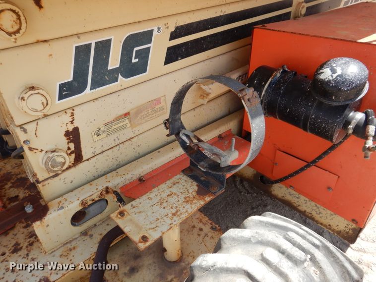 image for item IQ9547 1997 JLG 33RTS  scissor lift