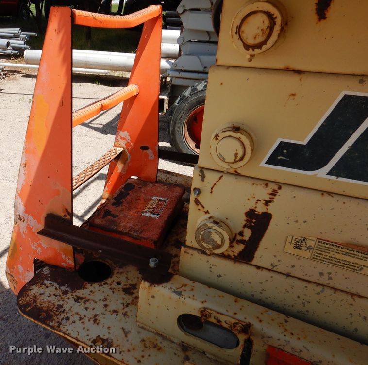 image for item IQ9547 1997 JLG 33RTS  scissor lift