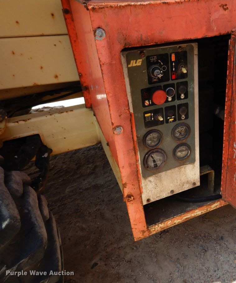 image for item IQ9547 1997 JLG 33RTS  scissor lift