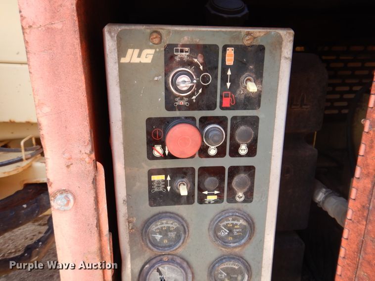 image for item IQ9547 1997 JLG 33RTS  scissor lift