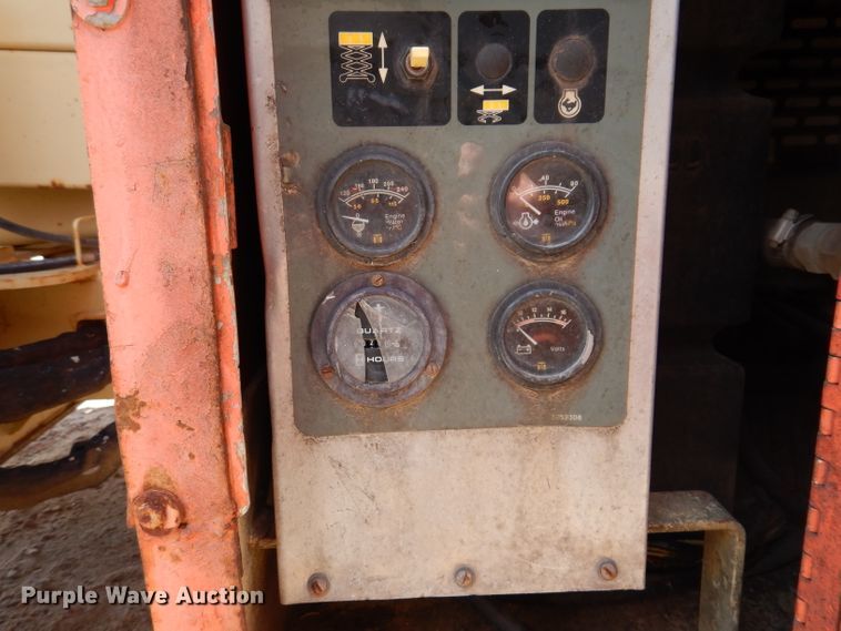 image for item IQ9547 1997 JLG 33RTS  scissor lift