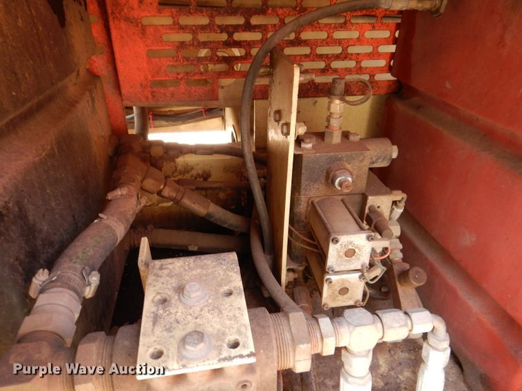 image for item IQ9547 1997 JLG 33RTS  scissor lift