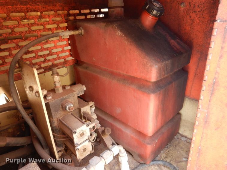 image for item IQ9547 1997 JLG 33RTS  scissor lift