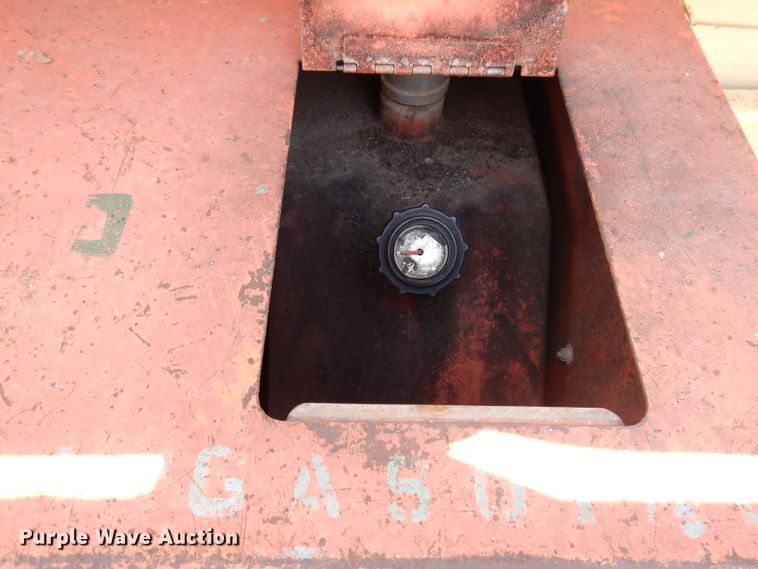 image for item IQ9547 1997 JLG 33RTS  scissor lift